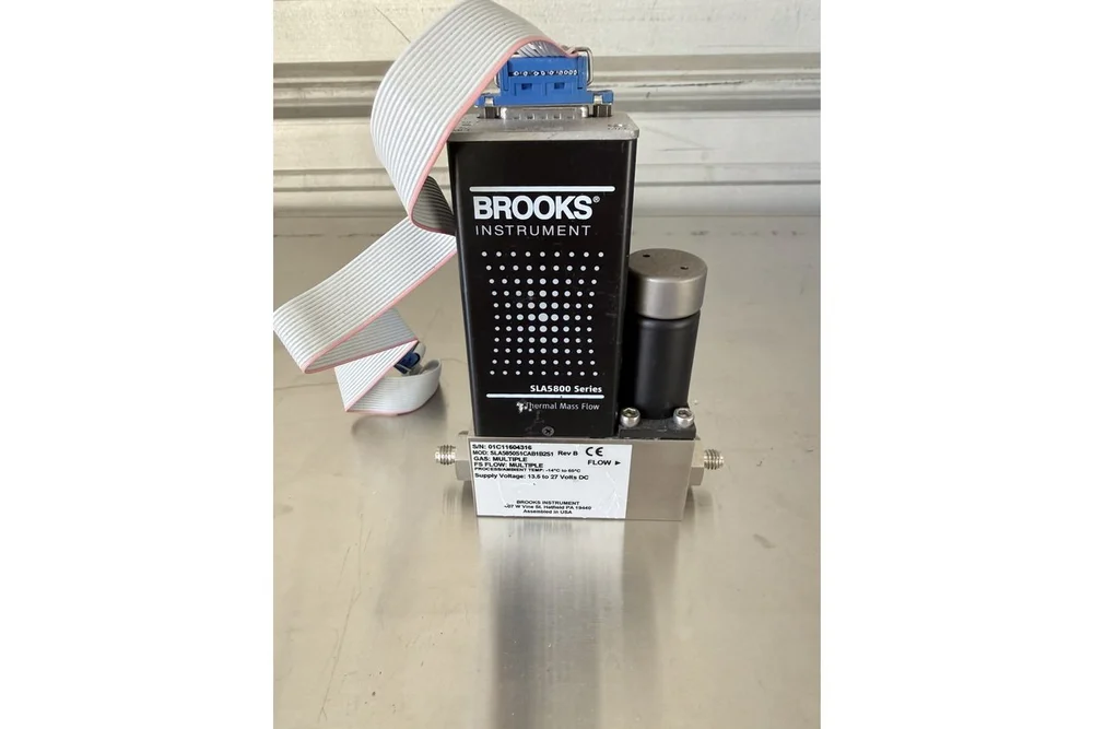 Brooks Instruments Thermal Mass Flow Controller SLA5850 — Lab